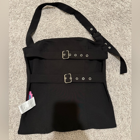 🛍️ 3/$25 Buckle Strap Open Back Top Edikted Black - Picture 6 of 7